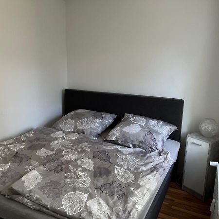 Schone Kleine Wohnung Mit Terrasse Nahe Centro Oberhausen  Luaran gambar