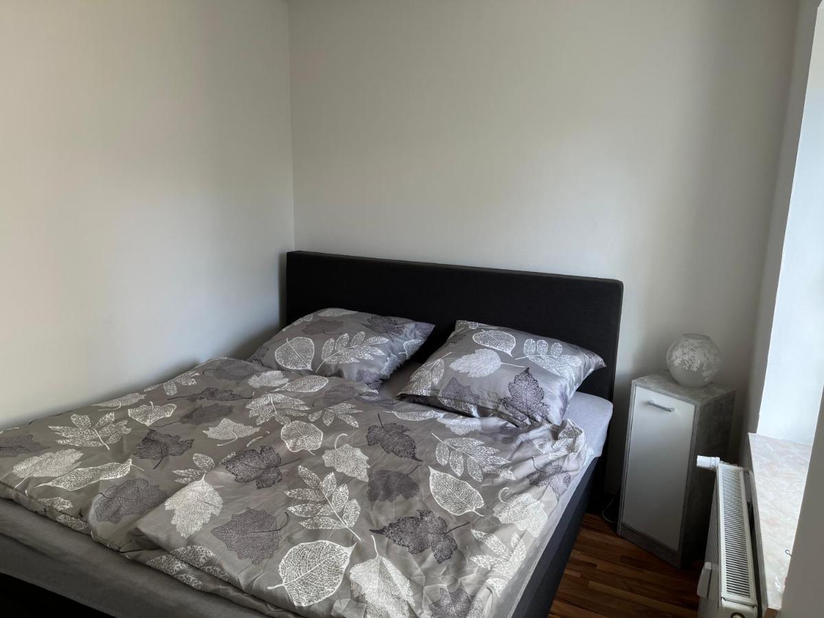 Schone Kleine Wohnung Mit Terrasse Nahe Centro Oberhausen  Luaran gambar