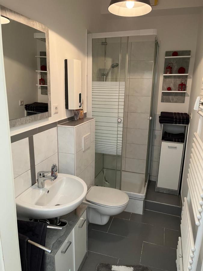 Schone Kleine Wohnung Mit Terrasse Nahe Centro Oberhausen  Luaran gambar