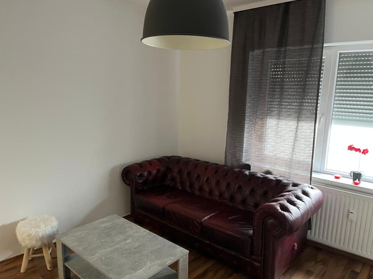 Schone Kleine Wohnung Mit Terrasse Nahe Centro Oberhausen  Luaran gambar