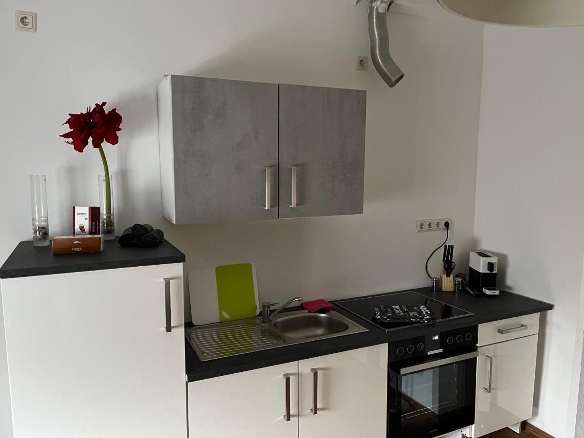 Schone Kleine Wohnung Mit Terrasse Nahe Centro Oberhausen  Luaran gambar